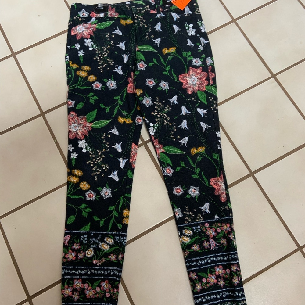 Floral ladies skinny pants  - Black and Multicolor